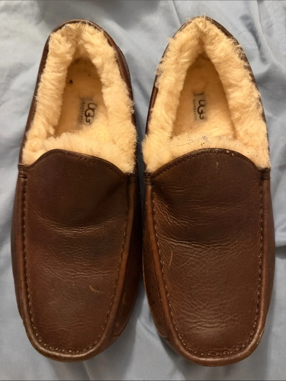 UGG Men’s Brown Leather Moccasin Slippers with Cream Shearling Lining SIZE 9